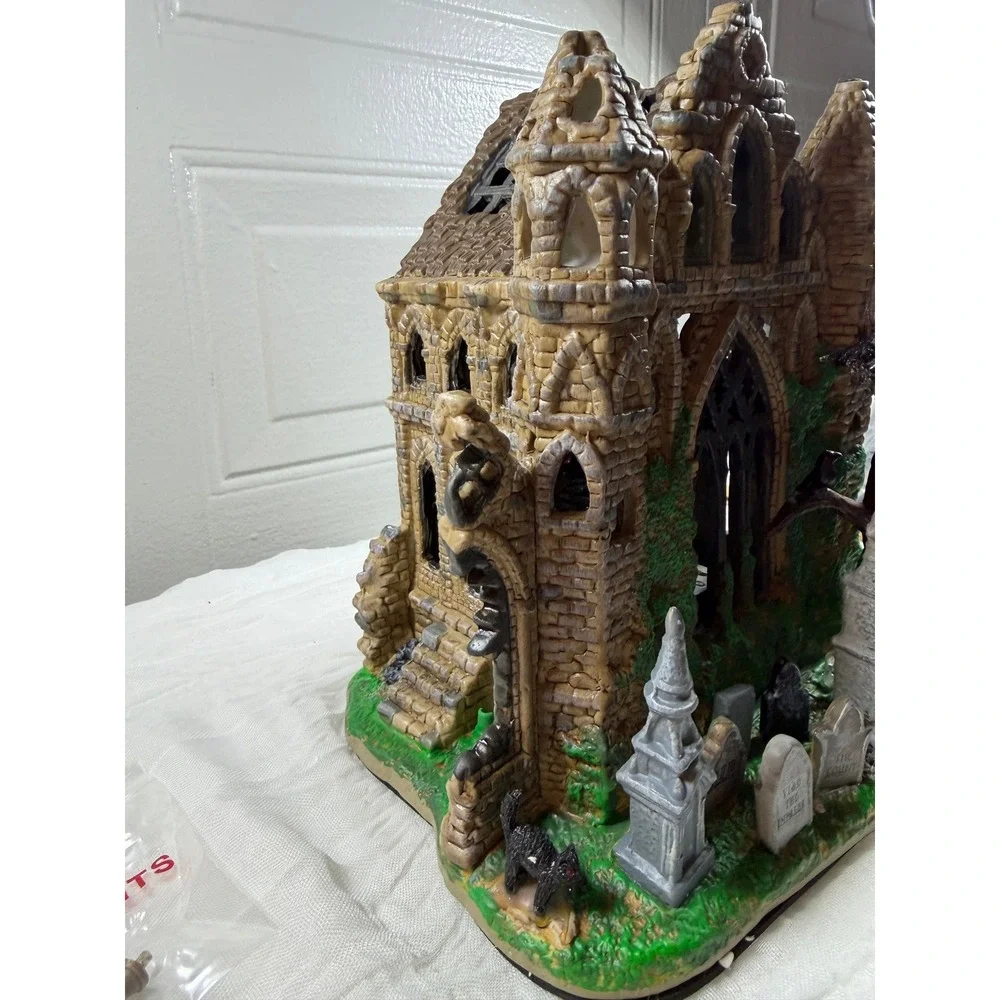Lemax Spooky Town Gothic Ruins Halloween Village Lighted Building 65342 2006